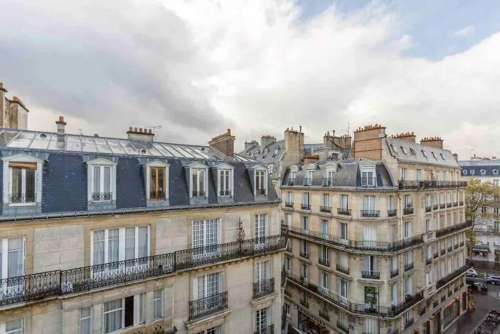 Cozy Near Champs Elysees