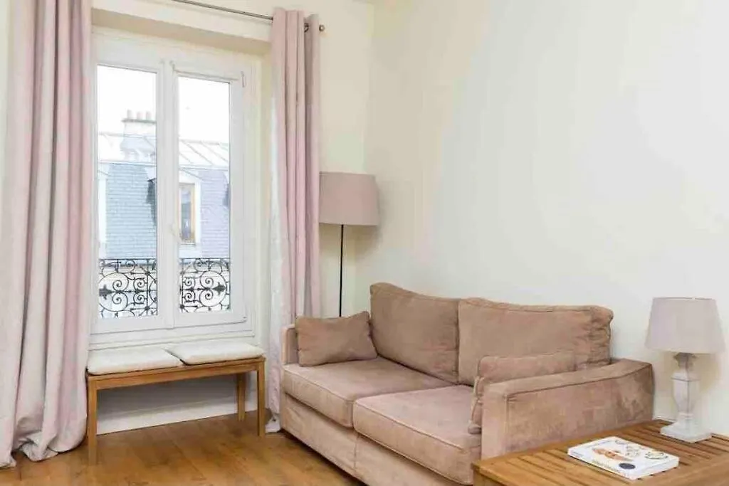 Cozy Near Champs Elysees Apartment