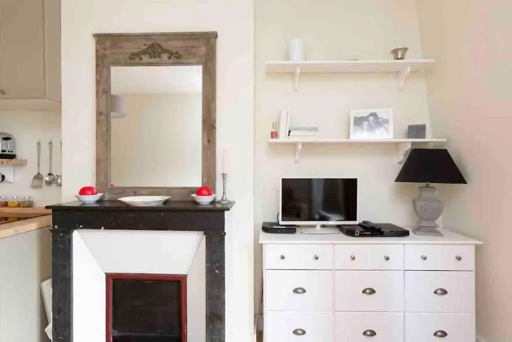 Cozy Near Champs Elysees Apartment *
